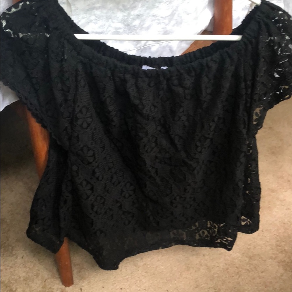 Lush crop lace top